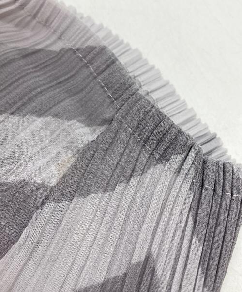 ISSEY MIYAKE FETE（イッセイミヤケフェット）ISSEY MIYAKE FETE (イッセイミヤケフェット) カーディガン グレー サイズ:2の古着・服飾アイテム