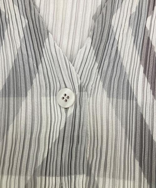 ISSEY MIYAKE FETE（イッセイミヤケフェット）ISSEY MIYAKE FETE (イッセイミヤケフェット) カーディガン グレー サイズ:2の古着・服飾アイテム