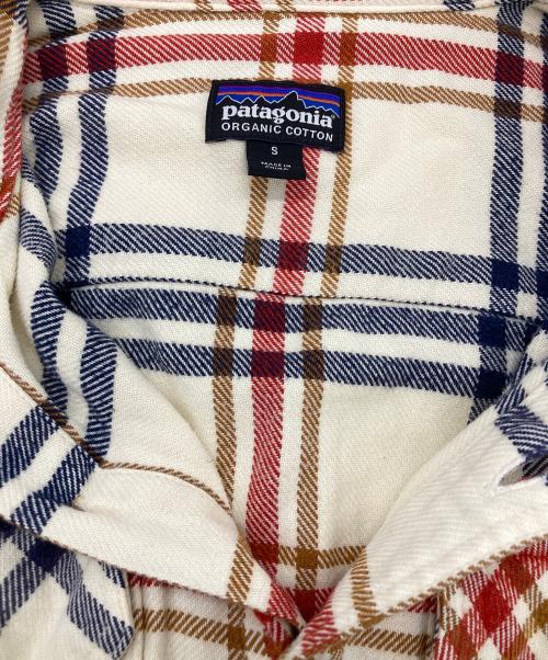 Patagonia（パタゴニア）Patagonia (パタゴニア) フィヨルドフランネルシャツ ベージュ サイズ:Sの古着・服飾アイテム