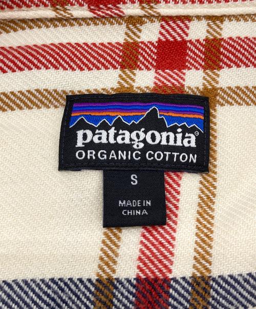 Patagonia（パタゴニア）Patagonia (パタゴニア) フィヨルドフランネルシャツ ベージュ サイズ:Sの古着・服飾アイテム