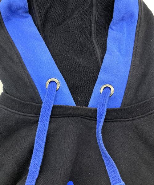 EMPORIO ARMANI（エンポリオ アルマーニ）EMPORIO ARMANI (エンポリオ アルマーニ) ロゴプリントパーカー ブラック×ブルー サイズ:Lの古着・服飾アイテム