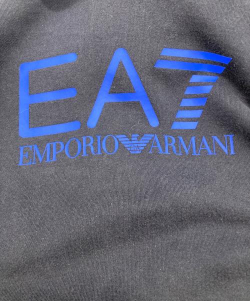 EMPORIO ARMANI（エンポリオ アルマーニ）EMPORIO ARMANI (エンポリオ アルマーニ) ロゴプリントパーカー ブラック×ブルー サイズ:Lの古着・服飾アイテム