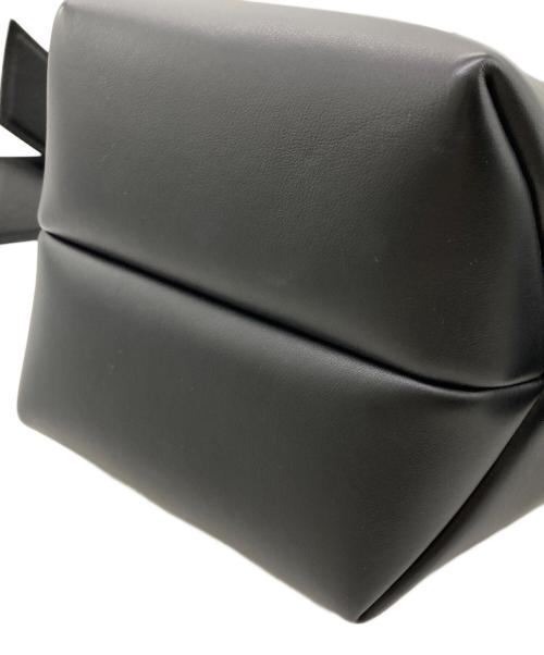 Acne studios（アクネ ストゥディオズ）Acne studios (アクネ ストゥディオズ) MUSUBI MINI SHOULDER BAG ブラックの古着・服飾アイテム