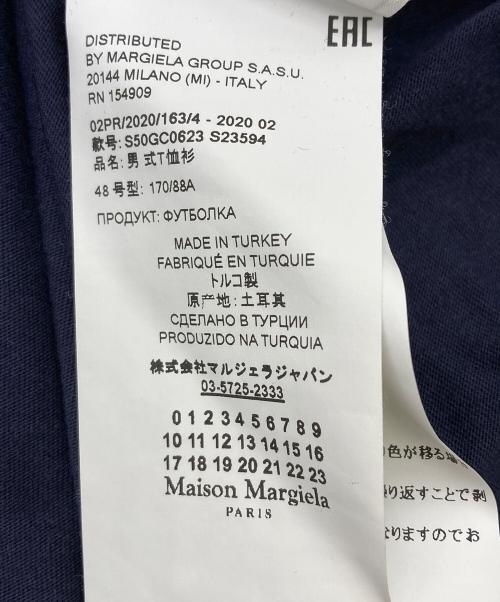 Maison Margiela（メゾンマルジェラ）Maison Margiela (メゾンマルジェラ) ステレオタイプ ロゴTシャツ ネイビー サイズ:48の古着・服飾アイテム