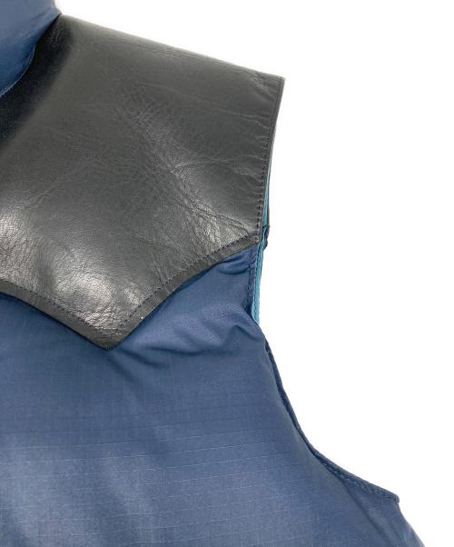 RockyMountainFeatherBed（ロッキーマウンテンフェザーベッド）RockyMountainFeatherBed (ロッキーマウンテンフェザーベッド) WAREHOUSE (ウエアハウス) RIP STOP NYLON DOWN VEST ネイビー×ブラック サイズ:42の古着・服飾アイテム