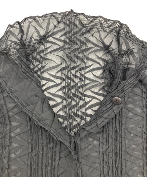 ISSEY MIYAKE FETE（イッセイミヤケフェット）ISSEY MIYAKE FETE (イッセイミヤケフェット) ハイネック ジグザグプリーツ シアーシャツ ブラック サイズ:SIZE2の古着・服飾アイテム