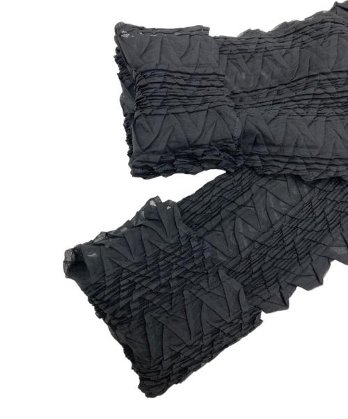 ISSEY MIYAKE FETE（イッセイミヤケフェット）ISSEY MIYAKE FETE (イッセイミヤケフェット) ハイネック ジグザグプリーツ シアーシャツ ブラック サイズ:SIZE2の古着・服飾アイテム