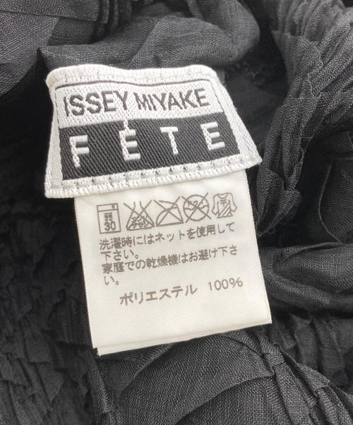 ISSEY MIYAKE FETE（イッセイミヤケフェット）ISSEY MIYAKE FETE (イッセイミヤケフェット) ハイネック ジグザグプリーツ シアーシャツ ブラック サイズ:SIZE2の古着・服飾アイテム
