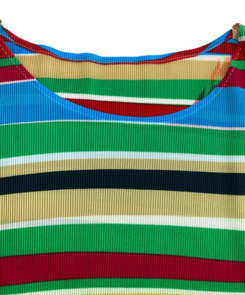 PLEATS PLEASE（プリーツプリーズ）PLEATS PLEASE (プリーツプリーズ) ノースリーブプリーツカットソー レッド×グリーン サイズ:3の古着・服飾アイテム