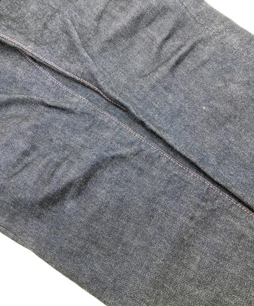 MOMOTARO JEANS（桃太郎ジーンズ）MOMOTARO JEANS (桃太郎ジーンズ) 出陣レーベルナローテーパードジーンズ ネイビー サイズ:W32×L33の古着・服飾アイテム