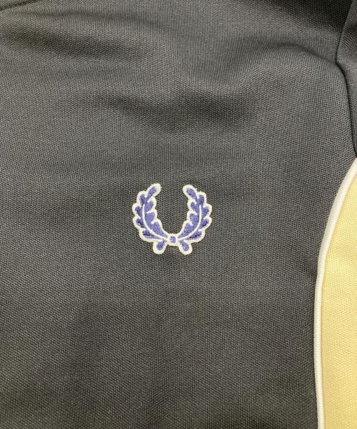 FRED PERRY（フレッドペリー）FRED PERRY (フレッドペリー) トラックジャケット ベージュ×ブラック サイズ:Sの古着・服飾アイテム