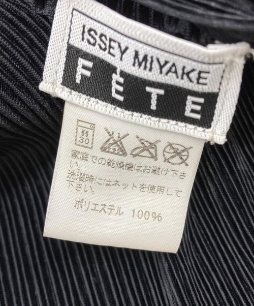 ISSEY MIYAKE FETE（イッセイミヤケフェット）ISSEY MIYAKE FETE (イッセイミヤケフェット) プリーツカーディガン ブラック サイズ:01の古着・服飾アイテム