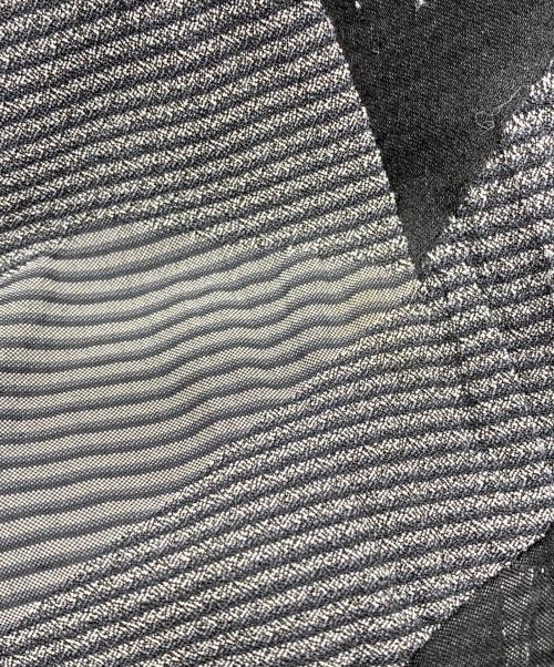 ISSEY MIYAKE（イッセイミヤケ）ISSEY MIYAKE (イッセイミヤケ) ヘリンボーンプリーツパンツ グレー×ブラック サイズ:3の古着・服飾アイテム