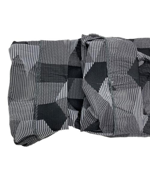 ISSEY MIYAKE（イッセイミヤケ）ISSEY MIYAKE (イッセイミヤケ) ヘリンボーンプリーツパンツ グレー×ブラック サイズ:3の古着・服飾アイテム
