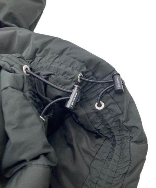 Calvin Klein（カルバンクライン）Calvin Klein (カルバンクライン) W'S VOLUME NECK CROPPED DOWN PUFFER ブラック サイズ:XSの古着・服飾アイテム