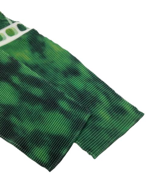 ISSEY MIYAKE me（イッセイ ミヤケ ミー）ISSEY MIYAKE me (イッセイ ミヤケ ミー) ハイネックデザインプリーツカットソー ホワイト×グリーン サイズ:-の古着・服飾アイテム