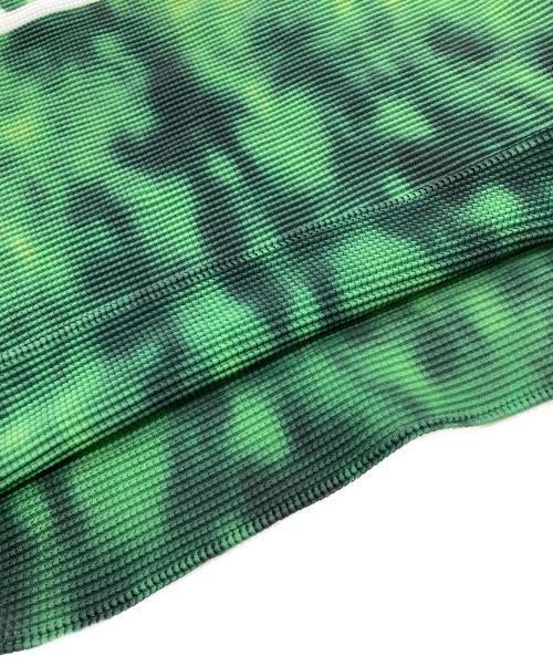 ISSEY MIYAKE me（イッセイ ミヤケ ミー）ISSEY MIYAKE me (イッセイ ミヤケ ミー) ハイネックデザインプリーツカットソー ホワイト×グリーン サイズ:-の古着・服飾アイテム