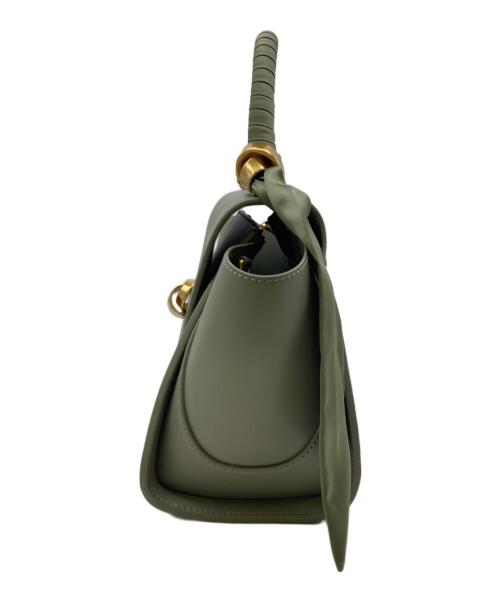 CHARLES & KEITH（チャールズアンドキース）CHARLES & KEITH (チャールズアンドキース) サテンプリーツドスカーフ トラペーズバッグ グリーンの古着・服飾アイテム
