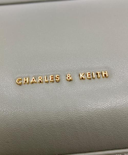 CHARLES & KEITH（チャールズアンドキース）CHARLES & KEITH (チャールズアンドキース) サテンプリーツドスカーフ トラペーズバッグ グリーンの古着・服飾アイテム
