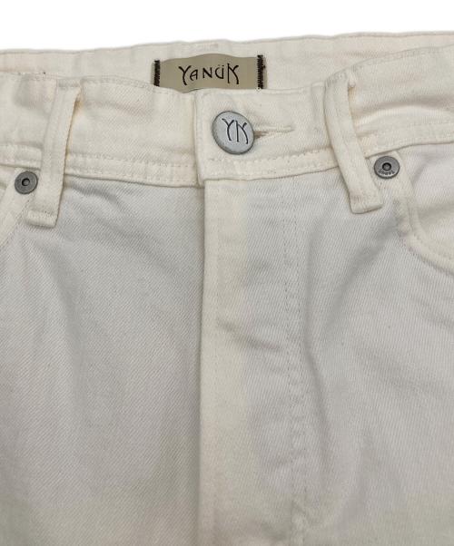 YANUK（ヤヌーク）YANUK (ヤヌーク) 別注 LEA ストレートホワイトデニム ホワイト サイズ:24の古着・服飾アイテム