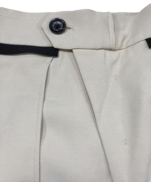 UNITED TOKYO（ユナイテッドトーキョー）UNITED TOKYO (ユナイテッドトウキョウ) バックサイドディテールテーパード ベージュ サイズ:SIZE　2の古着・服飾アイテム