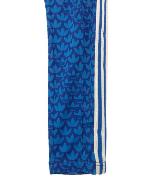 adidas（アディダス）adidas (アディダス) モノグラムトラックパンツ ブルー サイズ:SIZE　Mの古着・服飾アイテム