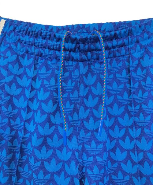 adidas（アディダス）adidas (アディダス) モノグラムトラックパンツ ブルー サイズ:SIZE　Mの古着・服飾アイテム