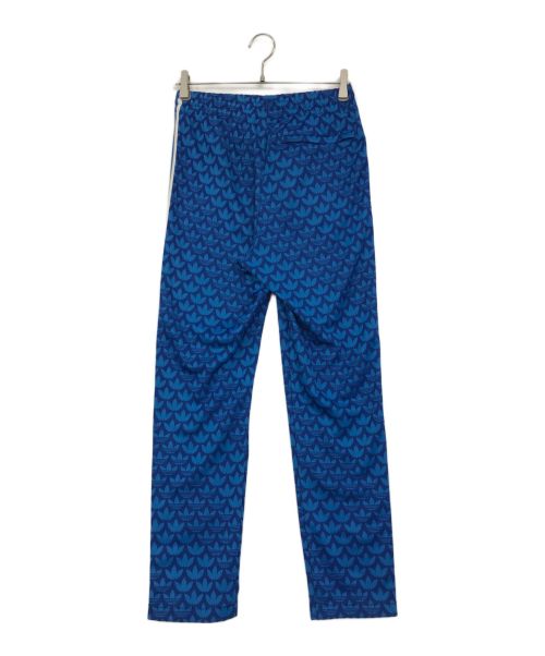 adidas（アディダス）adidas (アディダス) モノグラムトラックパンツ ブルー サイズ:SIZE　Mの古着・服飾アイテム