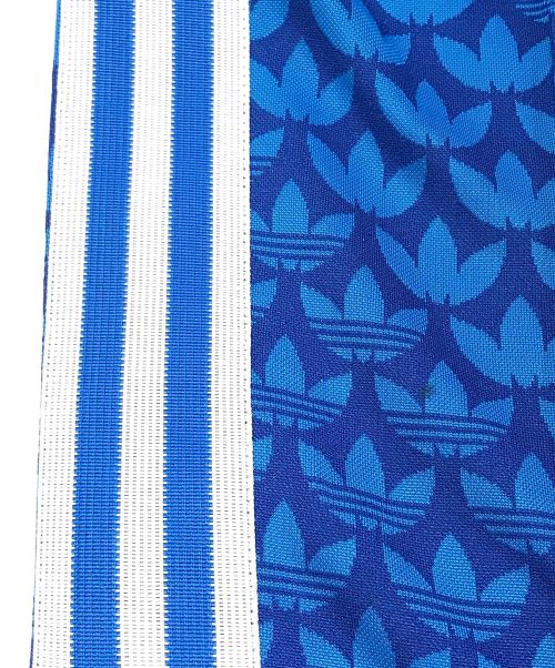 adidas（アディダス）adidas (アディダス) モノグラムトラックパンツ ブルー サイズ:SIZE　Mの古着・服飾アイテム