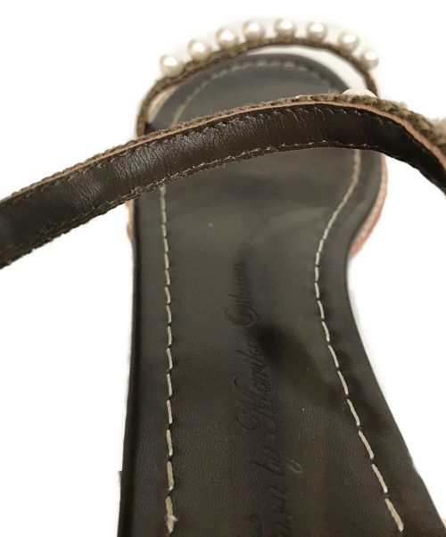 TSURU by MARIKO OIKAWA（ツルバイマリコオイカワ）TSURU by MARIKO OIKAWA (ツルバイマリコオイカワ) パール装飾ストラップサンダル ブラウン サイズ:38の古着・服飾アイテム