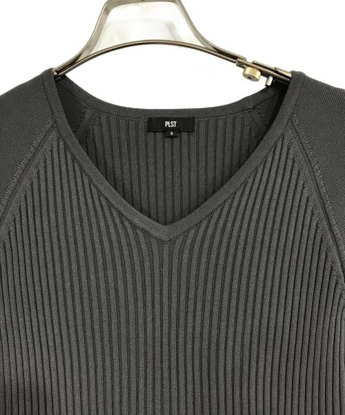 PLST（プラステ）PLST (プラステ) ホールガーメントRニットVネックフレアワンピース グレー サイズ:Sの古着・服飾アイテム