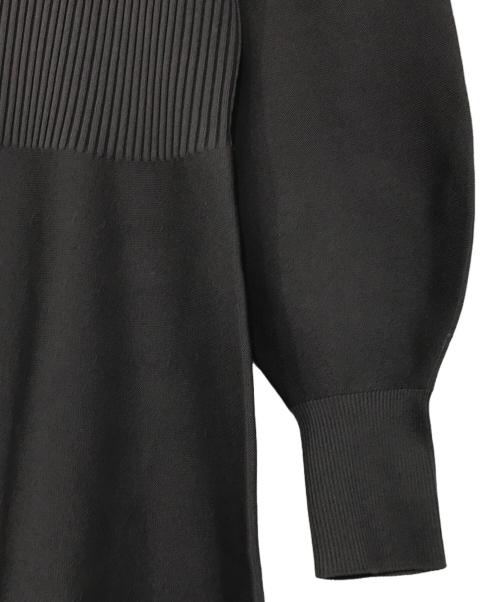 PLST（プラステ）PLST (プラステ) ホールガーメントRニットVネックフレアワンピース グレー サイズ:Sの古着・服飾アイテム