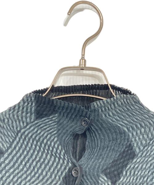 ISSEY MIYAKE（イッセイミヤケ）ISSEY MIYAKE (イッセイミヤケ) プリーツシャツ グレー サイズ:2の古着・服飾アイテム