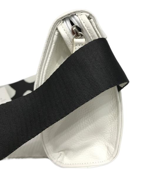ear PAPILLONNER（イアパピヨネ）ear PAPILLONNER (イアパピヨネ) 柄 ワイドテープ ショルダー バッグ ホワイトの古着・服飾アイテム