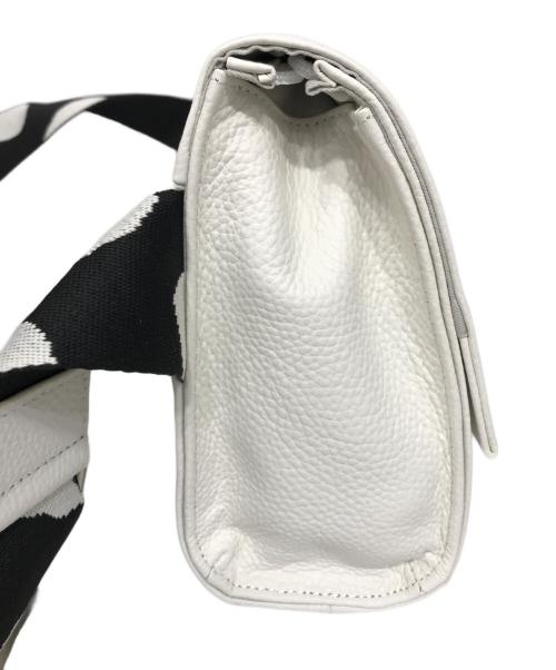 ear PAPILLONNER（イアパピヨネ）ear PAPILLONNER (イアパピヨネ) 柄 ワイドテープ ショルダー バッグ ホワイトの古着・服飾アイテム