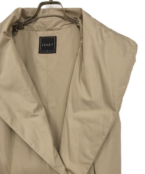 FOXEY（フォクシー）FOXEY (フォクシー) ラッフルシェイプ中綿ベスト ベージュ サイズ:40の古着・服飾アイテム