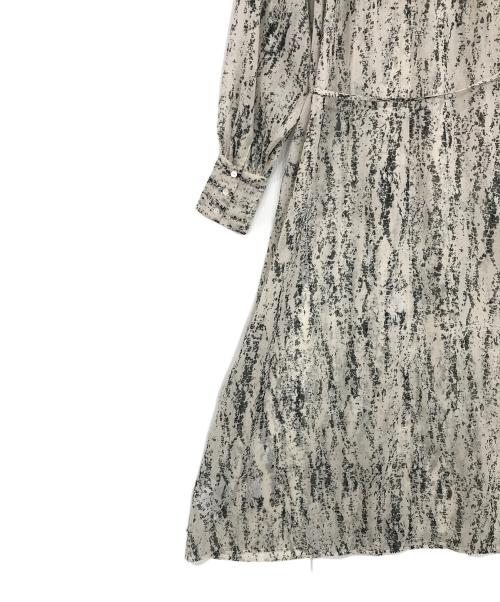 Snidel（スナイデル）Snidel (スナイデル) アートプリントフレアワンピース ベージュの古着・服飾アイテム