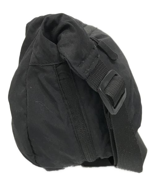 ear PAPILLONNER（イアパピヨネ）ear PAPILLONNER (イアパピヨネ) バナナショルダーバッグ ブラックの古着・服飾アイテム