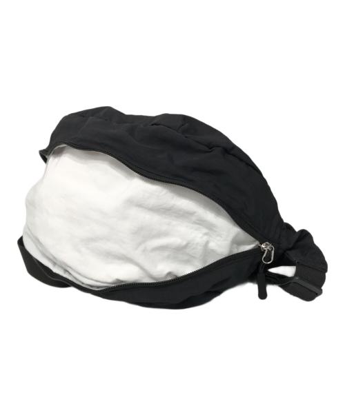 ear PAPILLONNER（イアパピヨネ）ear PAPILLONNER (イアパピヨネ) バナナショルダーバッグ ブラックの古着・服飾アイテム