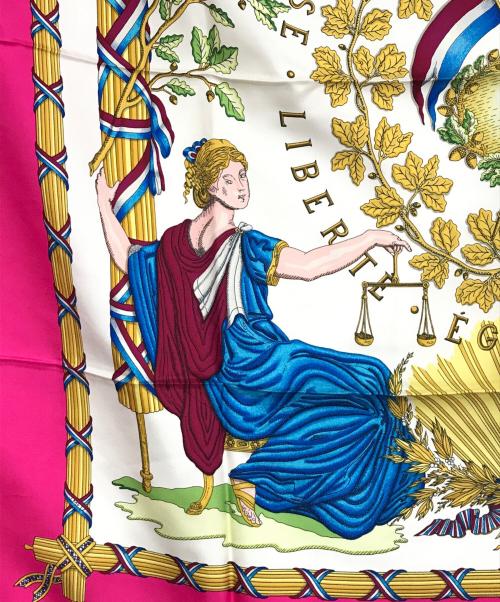 HERMES（エルメス）HERMES (エルメス) LIBERTE EGALITE FRATERNITE REPUBLIQUE FRANCAISE カレ90 ピンクの古着・服飾アイテム