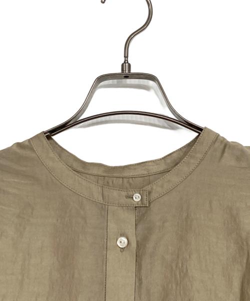 kurashi&trips publishing（クラシアンドトリップス パブリッシング）KURASHI&Trips PUBLISHING (クラシアンドトリップス パブリッシング) シアーバンドカラーシャツ ベージュ サイズ:FREEの古着・服飾アイテム