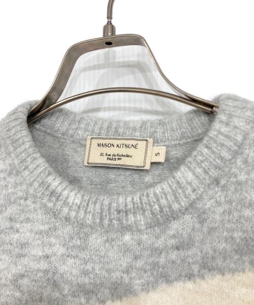 maison kitsune（メゾンキツネ）MAISON KITSUNE (メゾンキツネ) Diagonal Fox Head Knit グレー サイズ:Sの古着・服飾アイテム