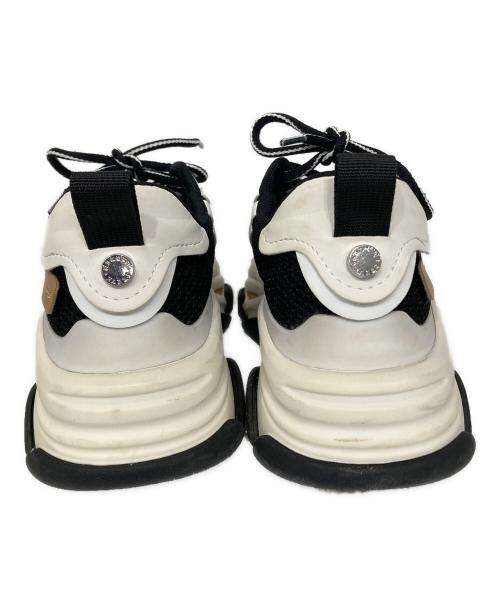 STEVE MADDEN（スティーブマデン）STEVE MADDEN (スティーブマデン) 厚底スニーカー ホワイト×ブラック サイズ:6.5の古着・服飾アイテム