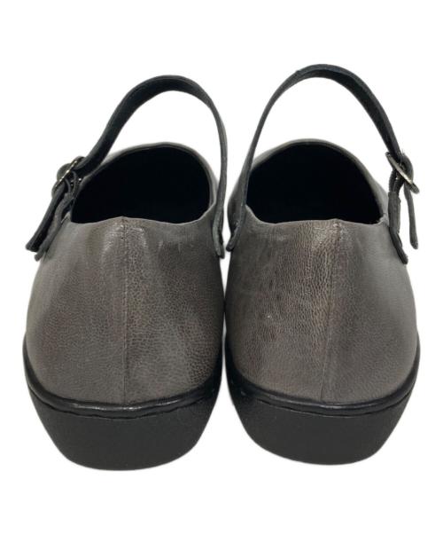 yuko imanishi+（ユウコイマニシプラス）yuko imanishi+ (ユウコイマニシプラス) ストラップ2WAYフラットシューズ グレー サイズ:38 未使用品の古着・服飾アイテム