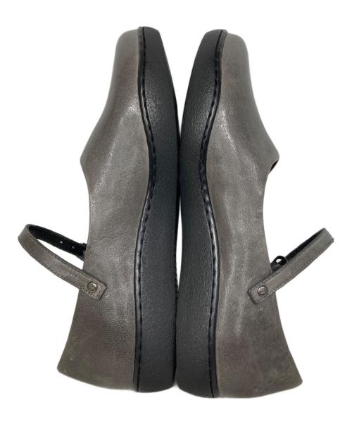 yuko imanishi+（ユウコイマニシプラス）yuko imanishi+ (ユウコイマニシプラス) ストラップ2WAYフラットシューズ グレー サイズ:38 未使用品の古着・服飾アイテム