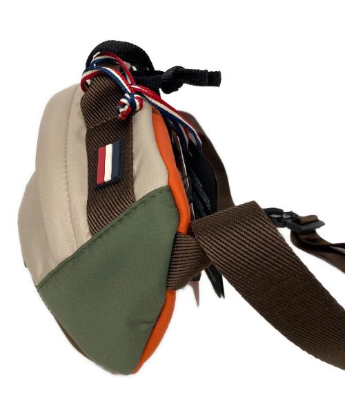 MONCLER（モンクレール）MONCLER (モンクレール) Grenoble BELT BAG/グルノーブルベルトバッグ ベージュ×グリーンの古着・服飾アイテム