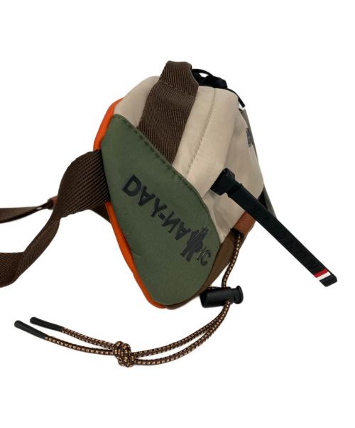 MONCLER（モンクレール）MONCLER (モンクレール) Grenoble BELT BAG/グルノーブルベルトバッグ ベージュ×グリーンの古着・服飾アイテム