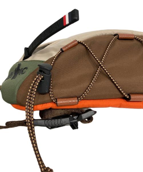 MONCLER（モンクレール）MONCLER (モンクレール) Grenoble BELT BAG/グルノーブルベルトバッグ ベージュ×グリーンの古着・服飾アイテム