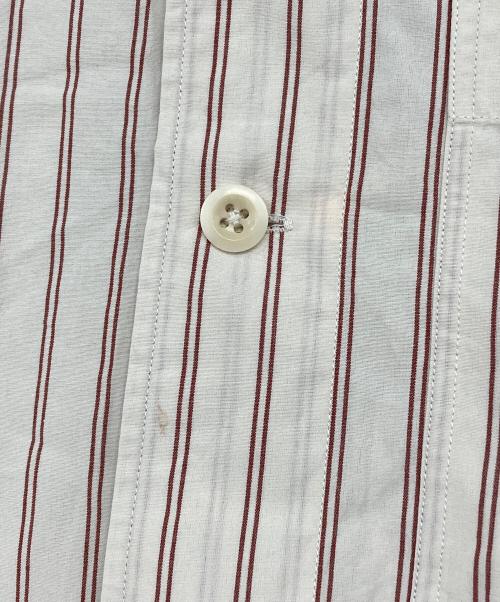 MHL（エムエイチエル）MHL (エムエイチエル) DRY COTTON STRIPE SS SHIRTS/半袖シャツ ベージュ×レッド サイズ:Sの古着・服飾アイテム