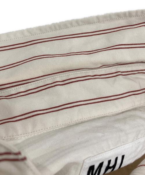 MHL（エムエイチエル）MHL (エムエイチエル) DRY COTTON STRIPE SS SHIRTS/半袖シャツ ベージュ×レッド サイズ:Sの古着・服飾アイテム